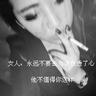小女孩跪诊室门口为大出血妈妈加油